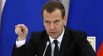   ميدفيديف يُندد باحتمال حظر الاتحاد الأوروبي إصدار تأشيرات دخول للروس