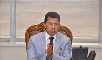   وزير الرياضة يطمئن على الحالة الصحية للاعب المنتخب الوطنى «محمد الننى»