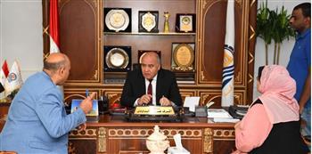 " الداودي " يواصل إستقبال 75 مواطن  قنائى للإستماع لشكواهم 