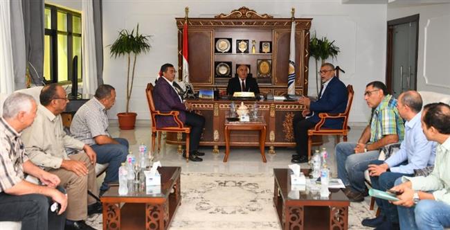 الداودى يبحث الموقف التنفيذى لمشروعات مياه الشرب والصرف الصحى بقنا