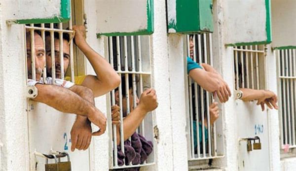 1000 أسير فلسطيني يشرعون غدا في إضراب مفتوح عن الطعام بسجون الاحتلال الإسرائيلي
