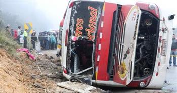   مصرع وإصابة 13 شخصا جراء سقوط شاحنة بواد في الهند