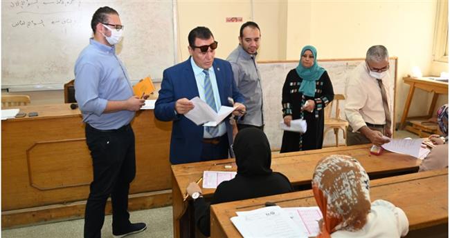 جامعة الفيوم: اللجنة الفنية العليا بالتعليم العالي تتابع اختبارات القدرات بكلية التربية النوعية