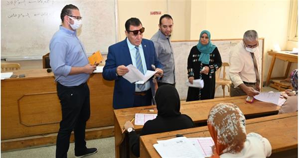 جامعة الفيوم: اللجنة الفنية العليا بالتعليم العالي تتابع اختبارات القدرات بكلية التربية النوعية