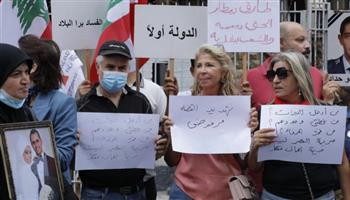   مسيرة لبنانية بنعوش رمزية تحيي الذكرى الثانية لانفجار مرفأ بيروت