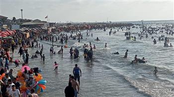   شواطئ رأس البر تشهد إقبال كبير من المواطنين خلال عطلة نهاية الأسبوع 