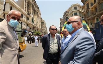   محافظ القاهرة ينتقل لموقع حريق العتبة ويوجه بإزالة آثار الحادث 