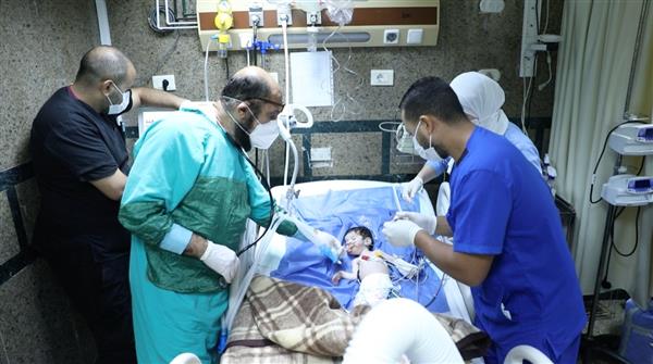عبدالغفار يتابع الحالة الصحية للطفل «سليم» بعد نقله إلى مصر بطائرة طبية مجهزة