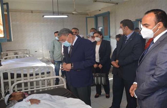 محافظ المنيا يتابع الحالة العامة لمصابي حادث تصادم سيارتين 