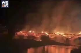   إنهيار جسر خشبي عمره 900 عام جراء حريق في الصين