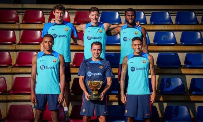 بسداسية نارية.. برشلونة يقتنص كأس خوان جامبر 