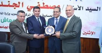 جامعة سوهاج تكرم مدير عام الوحدات الحسابية لبلوغه السن القانونية للتقاعد