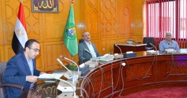 محافظ الإسماعيلية يبحث مقترح إنشاء سوقين حضاريين بالقنطرة غرب لحل الأسواق العشوائية