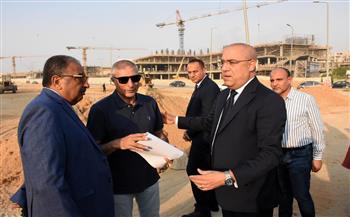   وزير الإسكان يتفقد مشروعات المرافق والطرق بالقاهرة الجديدة