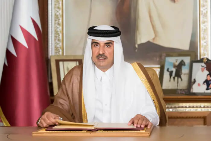 قلادة السياحة العربية من الطبقة الممتازة لأمير دولة قطر