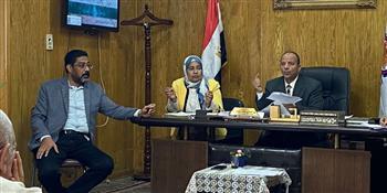 وكيل تعليم قنا يناقش الخطة المقترحة لتدريب موجهي عموم المواد الدراسية على تطبيقات الدمج 