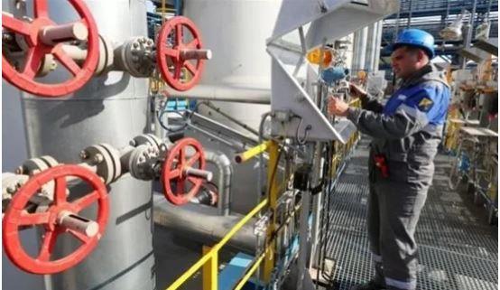 أستاذ هندسة بترول يصدم المسئولين في روسيا: الغاز لا يُخزن