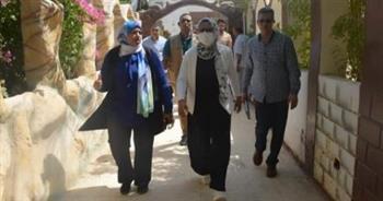 نائب محافظ الوادى الجديد تتابع أعمال رفع كفاءة عدد من المدارس بالخارجة