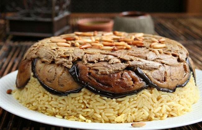 «المقلوبة» فى باريس 