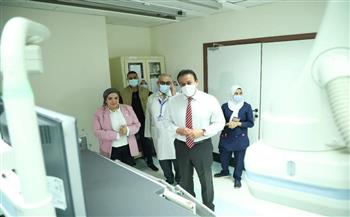   وزير الصحة يستمع إلى المرضى بمستشفى الهرم التخصصي للوقوف على مدى رضائهم عن الخدمات