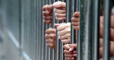 تجديد حبس 8 متهمين بسرقة مواطن بالإكراه فى حلوان