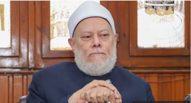 علي جمعة يحسم الجدل حول حكم أخذ المرأة للأجر مقابل إرضاع أطفالها