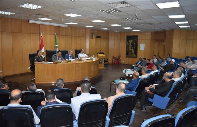 محافظ المنيا يناقش خطة المحافظة الشاملة استعدادًا للعام الدراسي الجديد