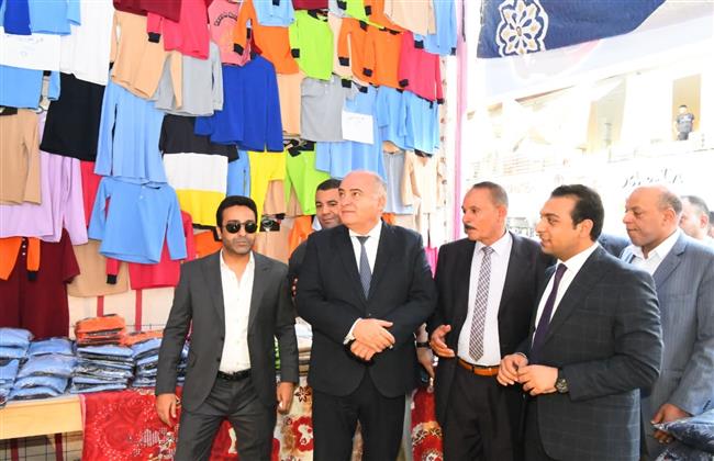 محافظ قنا يفتتح معرض مستقبل وطن لبيع مستلزمات المدارس 