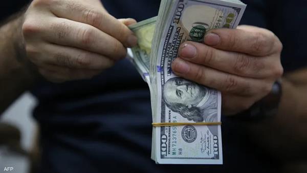 استقرار أسعار الدولار مقابل الجنيه المصري في بداية تعاملاته اليوم