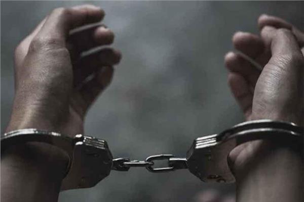 ضبط المتهمين بالاستيلاء على أرصدة عملاء البنوك بـ«شريحة موبايل»