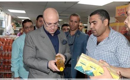 محافظ بني سويف يفاجئ فرع المصرية لتجارة الجملة ويوجه بتلافي بعض الملاحظات