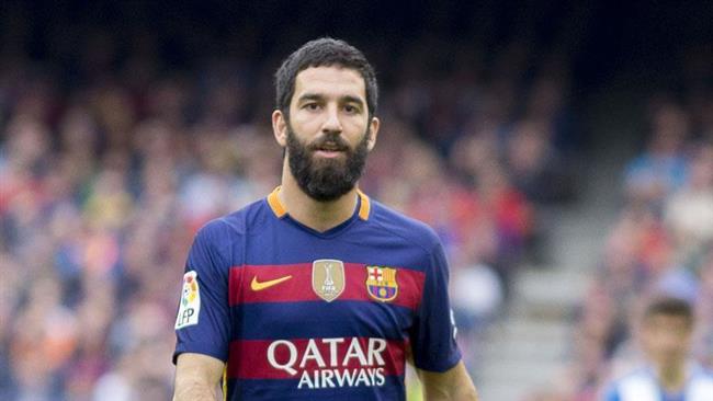 نجم برشلونة وأتلتيكو مدريد السابق يعلن اعتزاله كرة القدم