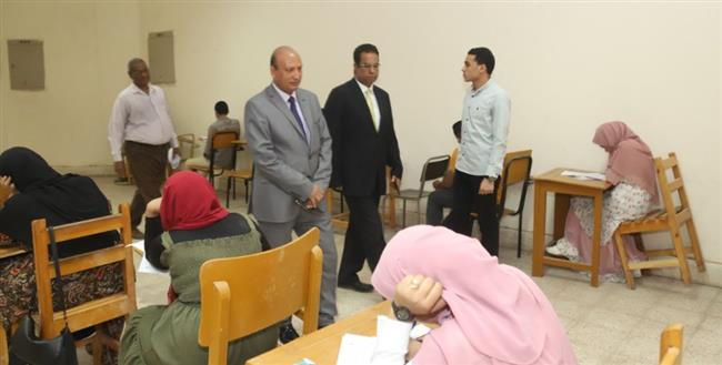 نصاري يتابع امتحانات الدور الثاني بجامعة جنوب الوادي