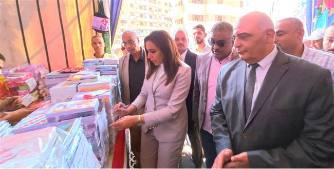 نائب محافظ البحيرة تفتتح معرض "أهلاً مدارس" للمستلزمات المدرسية بايتاى البارود 