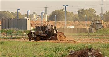   غزة.. توغل وأعمال تجريف للاحتلال الإسرائيلي شرق دير البلح