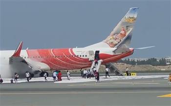   إجلاء ركاب طائرة هندية فى مطار مسقط بعد انبعاث دخان منها 