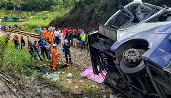   مقتل وإصابة 36 شخصا جراء سقوط حافلة بواد عميق فى الهند
