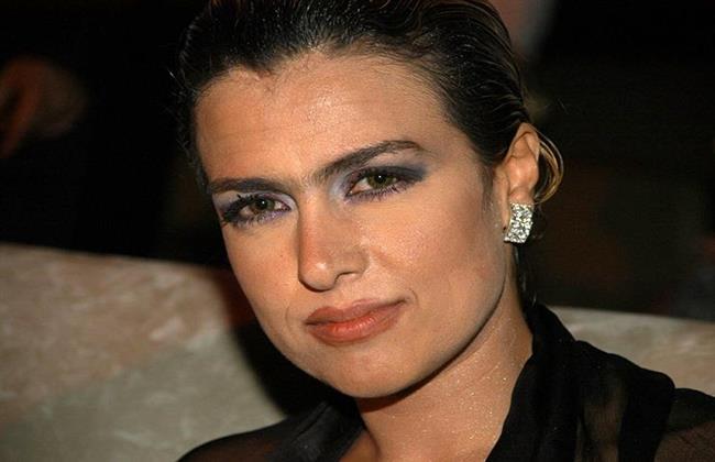 سيمون تستعيد ذكريات حفلاتها القديمة