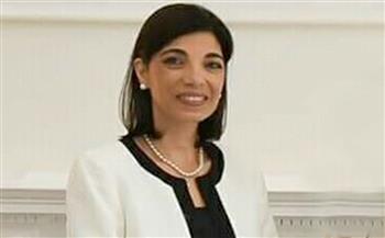   السفيرة المصرية بنيوزيلندا تسلم الدعوة للمشاركة في مؤتمر المناخ "COP27"