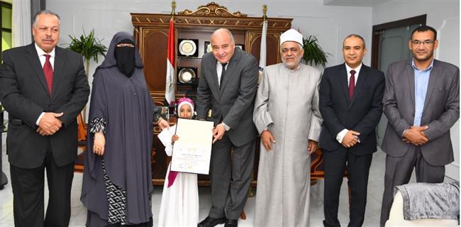 " الداودي " يكرم أوائل الثانوية الأزهرية بقنا 