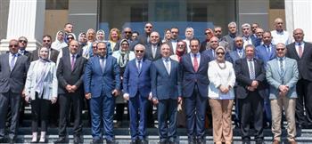 محافظ الإسكندرية يبحث استعدادات العام الدراسي الجديد  