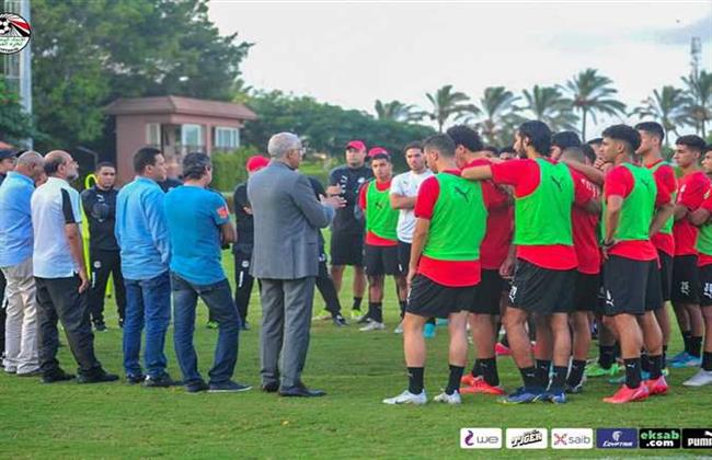 المنتخب الأوليمبي يؤدي تدريبه الأول.. ومحمد بركات يحفز اللاعبين