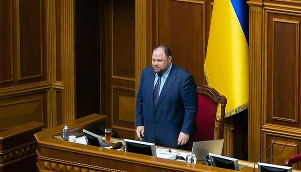 رئيس البرلمان الأوكراني يسلم قائمة بالاحتياجات العسكرية الأوكرانية لنظيرته الأمريكية