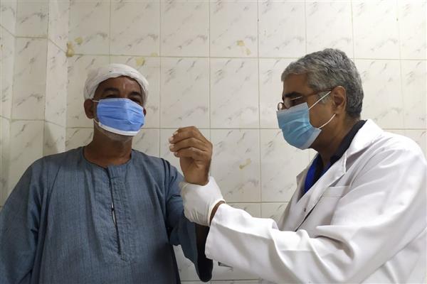 محافظ بنى سويف: الكشف وتوفير العلاج لـ  1400مواطناُ ضمن «حياة كريمة»