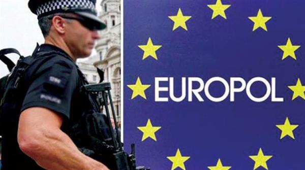 يوروبول: يدفع المهاجرون ما يصل إلى 20 ألف يورو لتهريبهم إلى أوروبا