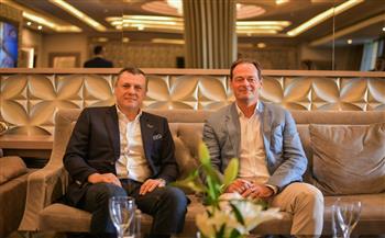   وزير السياحة يناقش فرص التوسع في القطاع الفندقي مع  رئيس «أكور» العالمية