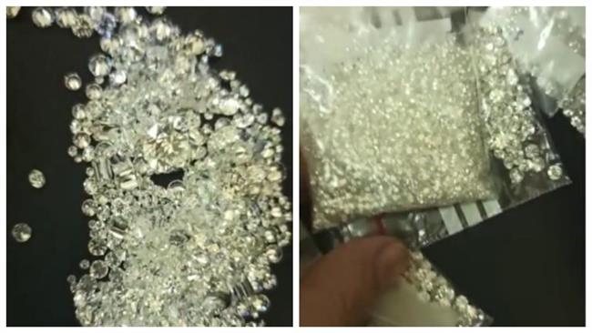 جمارك مطار القاهرة تضبط محاولة تهريب كمية من الألماظ والأحجار الكريمة