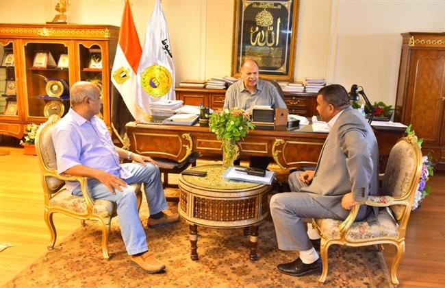 محافظ أسيوط يشدد على تحقيق الإشتراطات والمواصفات الفنية والهندسية لاعمال الرصف 
