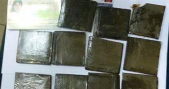 ضبط عاطل بحوزته 12 طربة حشيش قبل ترويجها على عملاءه بالخانكة