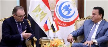   وزير الصحة يبحث مع سفير دولة التشيك بمصر التعاون في مجال الصناعة والاستثمار الطبي 